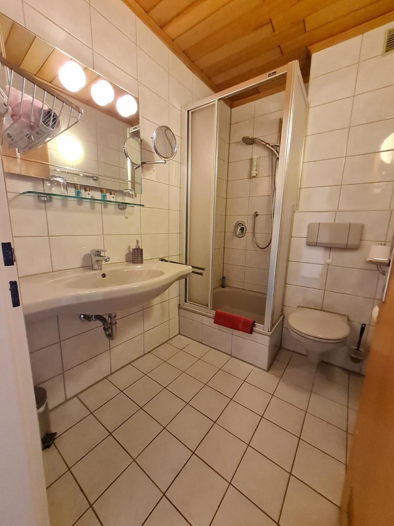 Hotel-Barbarossa-Garni Bei Hanau Rodenbach  Luaran gambar