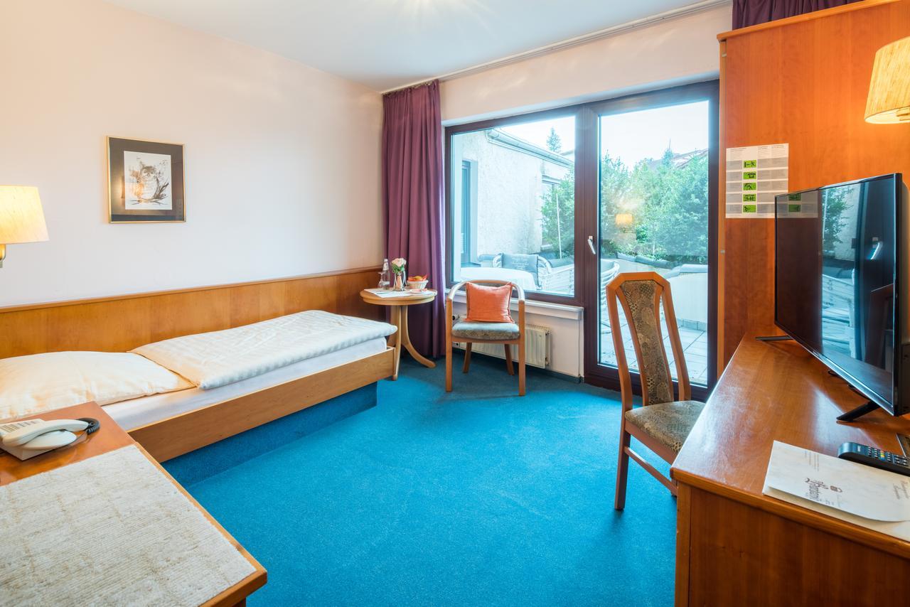 Hotel-Barbarossa-Garni Bei Hanau Rodenbach  Luaran gambar
